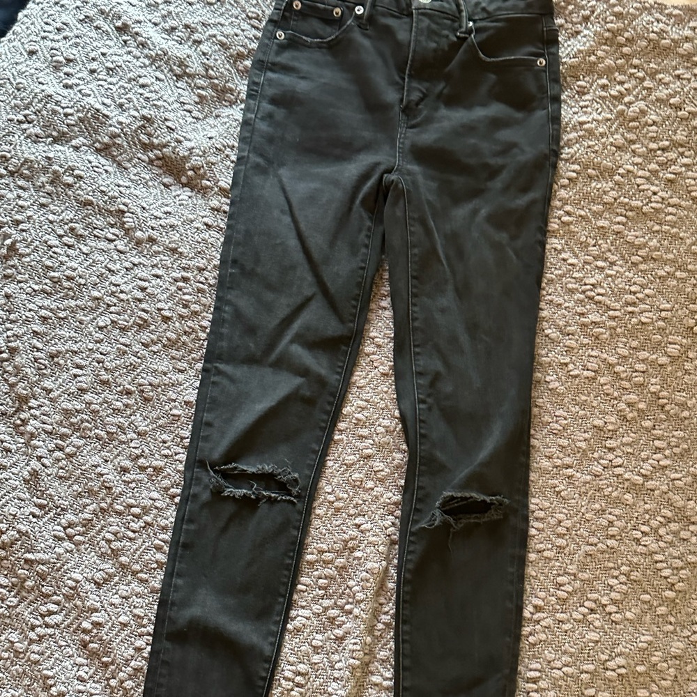 Black distressed skinny jeans